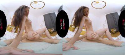 Anie Darling - VirtualReal Porn Anie Darling Girls’ Night Canceled(4K)60fps - Brunette - xhand.com