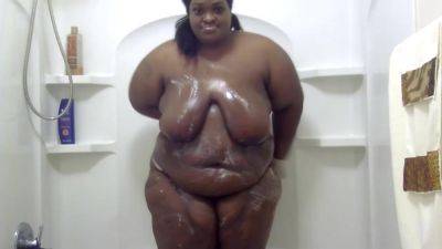 Fat Black Girl In The Shower - videohdzog.com