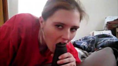 Big tee shirt on girl sucking black cock - hellporno.com