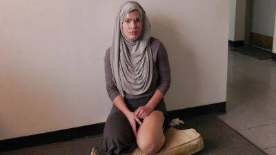 Hijab Bukkake - Green Card Blowjob - videohdzog.com - Usa