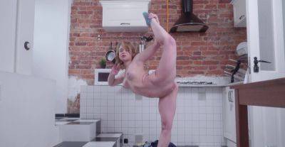 Alexa Flexy - Blonde undulates her forms in sensual homemade solo kinks - alphaporno.com