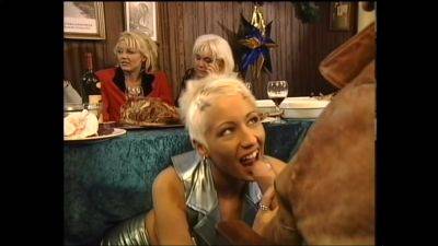 Kelly Trump - Dru Berrymore, Denise La Bouche And Kelly Trump - Merrry Fucking Christmas - Full German Movie - tubepornclassic.com - Germany