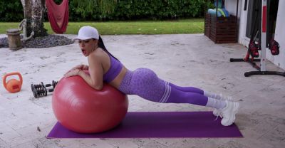 Fitness coach Gi Joey fucked Sandy Love in yoga pants. - alphaporno.com