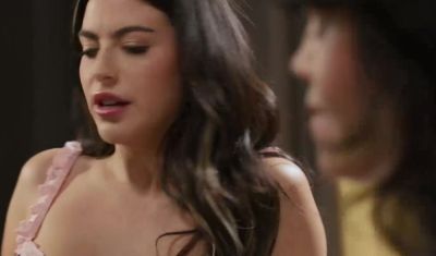 Sexy Yhivi Gets Massage By Gal Ritchie - inxxx.com