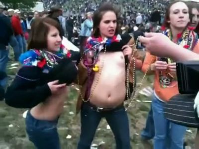 Group gathers in park as woman lets her top be lifted off by companions - yesvids.com