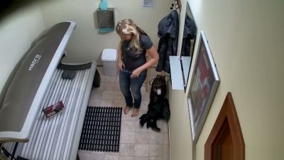 Blonde MILF prepares for a solarium session in her private hallway - yesvids.com