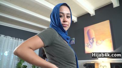 Young woman in hijab gives intimate POV encounter at home - yesvids.com - Iran