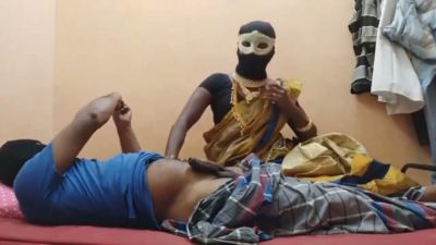 Masked ebony Indian woman teases a sensual ride on her webcam from a red bed - yesvids.com - India