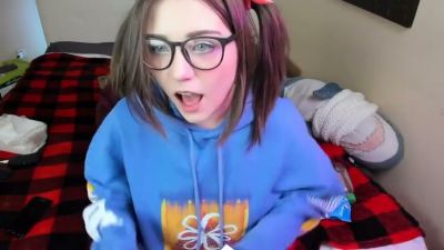 Katya Letova enjoys intense solo pleasure with her vibrator - yesvids.com