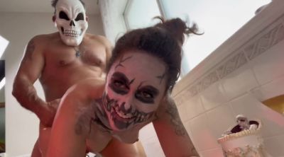 Spooky Slutty Skeleton gets Boned in Bubble Bath While Blowing Big Daddy’s Halloween Cock - sunporno.com